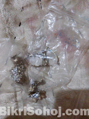 দেশী বিদেশী দুল‌ লকেট বালা